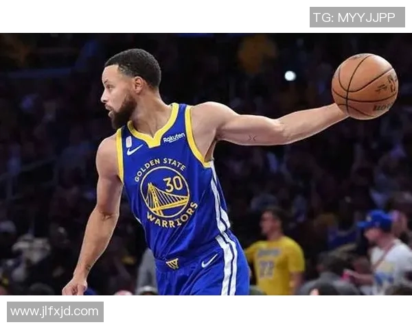 雷迪克:打勇士意义重大 库里能检验我们所有基础防守战术的成色 雷迪克:打勇士意义重大 库里能检验我们所有基础防守战术的成色