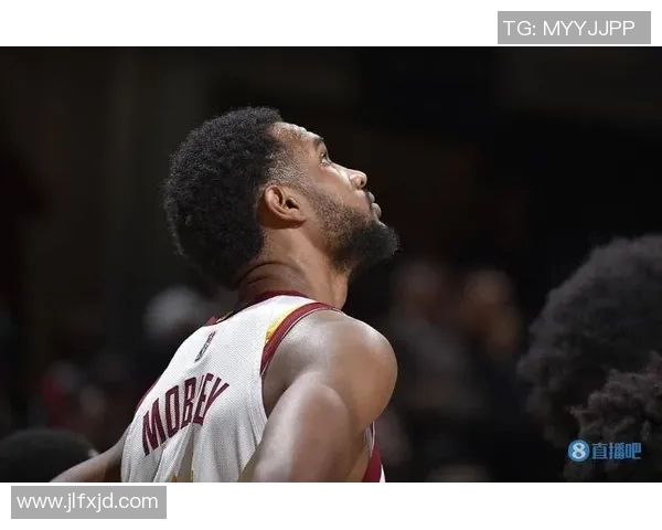 黄蜂官方：曼恩因左脚踝酸痛，本场比赛将不会回归